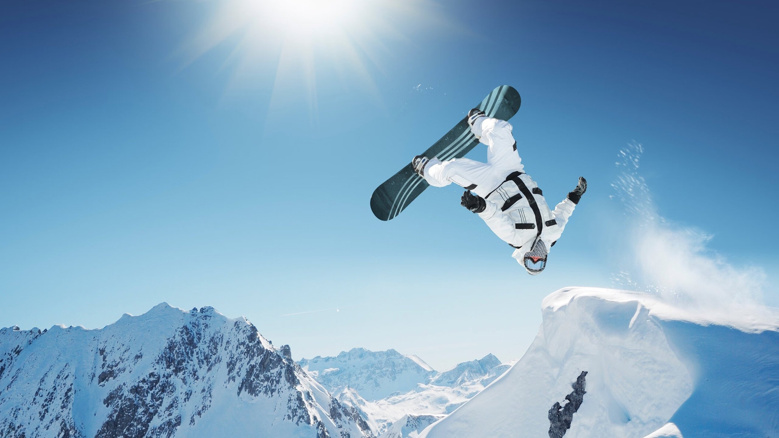 跨境文化:多国运动员线上线下同时竞技